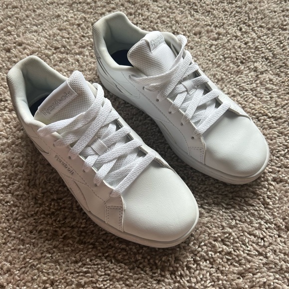 Womens Reeboks - size 6 White/Silver - Picture 4 of 10